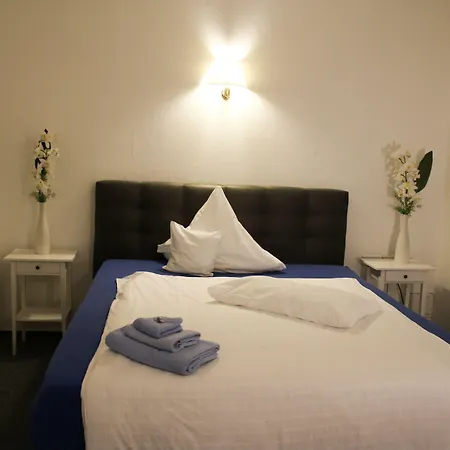 מלון Landgasthaus Bonn 3*