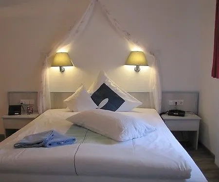 מלון Landgasthaus Bonn 3*