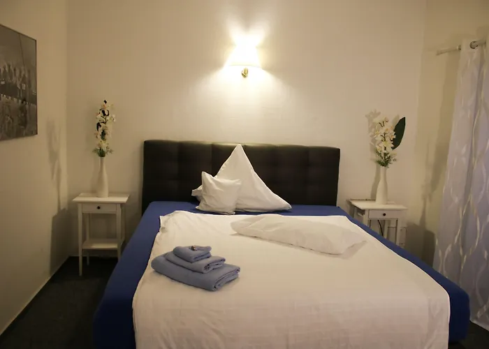 فندق Landgasthaus Bonn 3*
