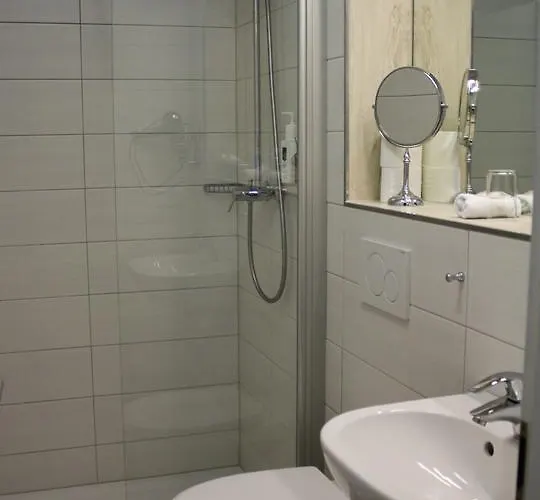 Landgasthaus Bonn فندق